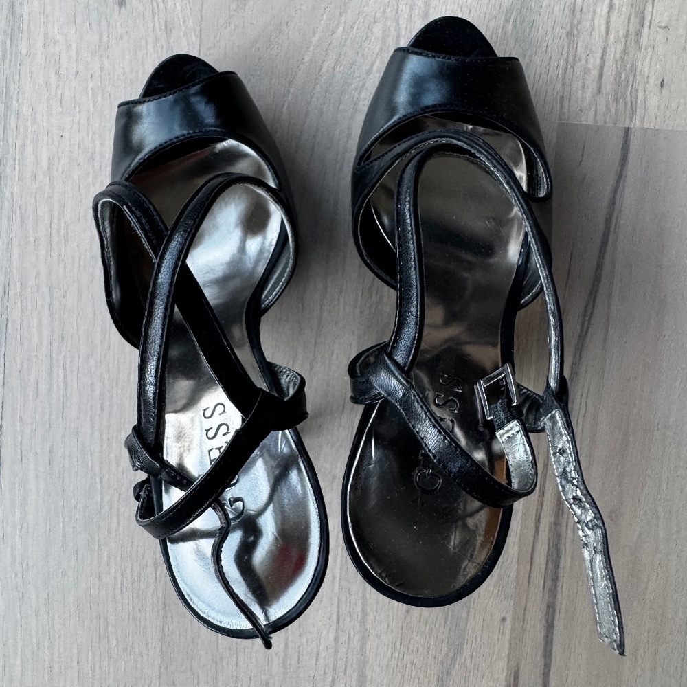 Guess Shoes in black size 6